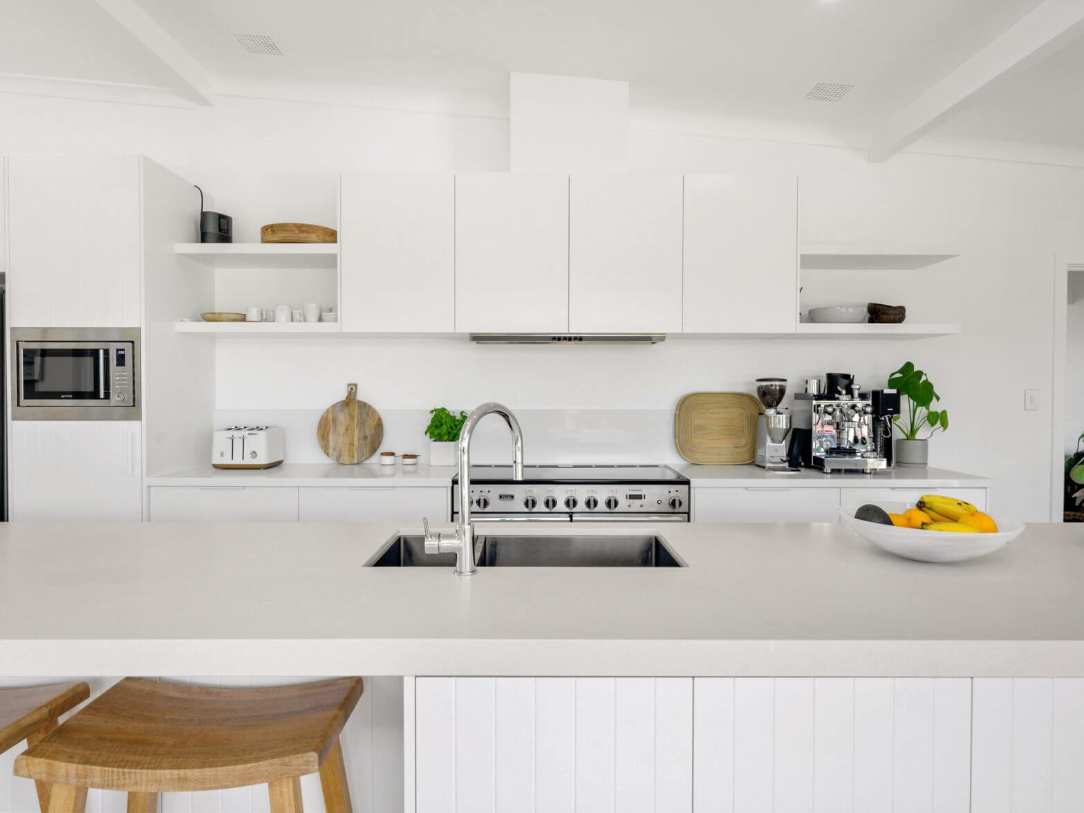 White-kitchens-are-dominating-in-2022